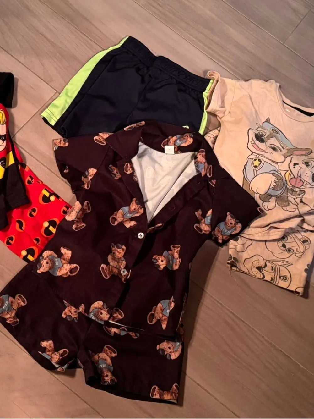 12 Bundle lot 4T 1 robe 4shirt 1pj set 1short 2short outfit sets no stains